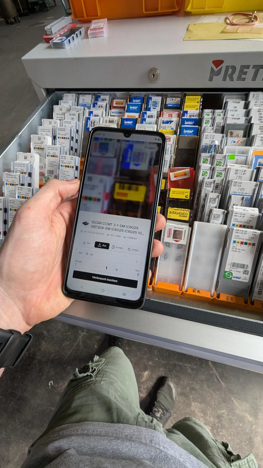 Tradesperson scanning an item barcode with the repleno app at the shelf