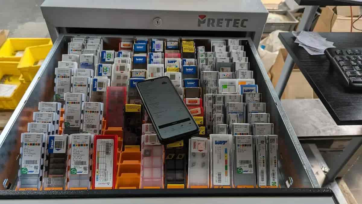 repleno app: an item with total stock and the split across locations, plus stock value and supplier